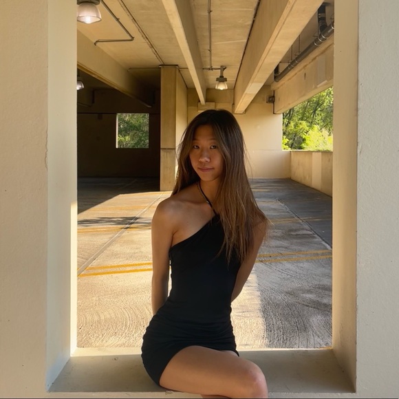 Meet your Posher, Erica - Picture 1 of 5